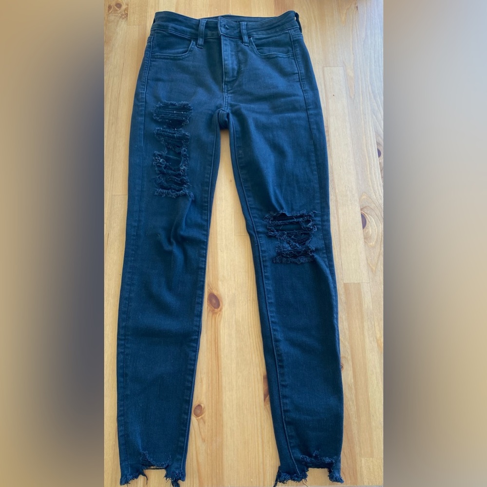 American Eagle Distressed Skinny Jean Size 2 Short